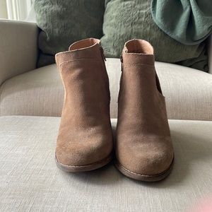 Lucky Brand Yabba wedge ankle booties. Tan. Size 7.5.